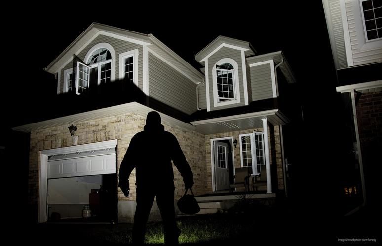 Burglars increase the risk，burglar是什么意思