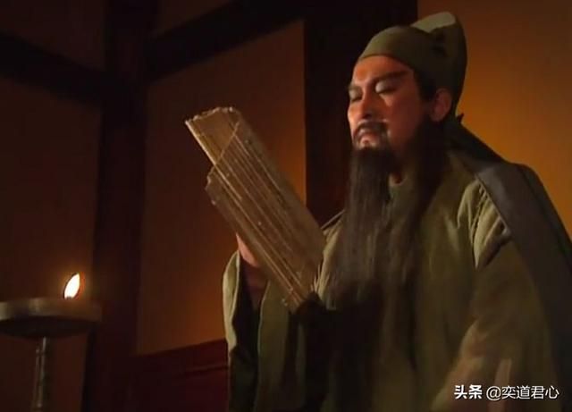 骁将三国_在军营校场里巡逻遛弯,竟能白捞战神?