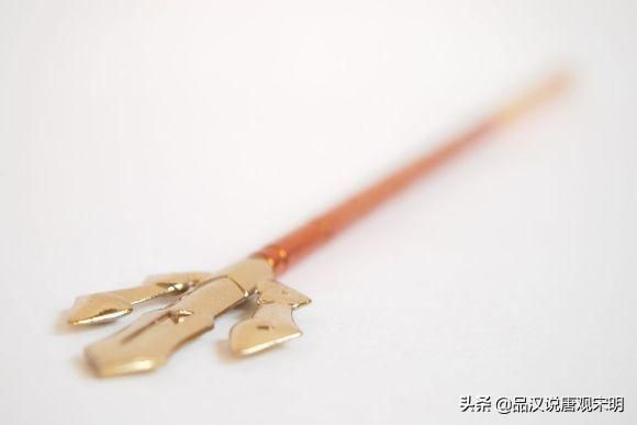 圣斗士武器全解析：圣剑、神枪、锁链揭秘