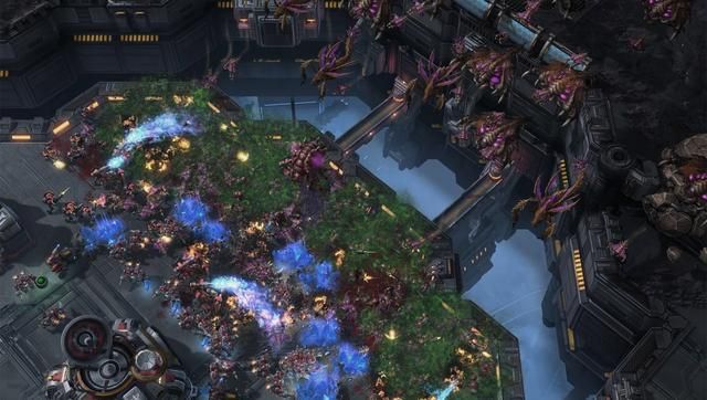 挑战星际争霸：爆虫族无敌？集群对抗束手无策！