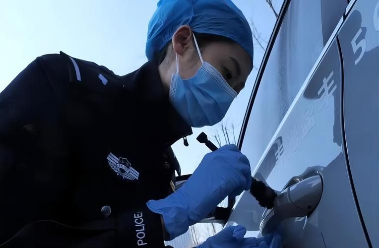 2022女警一R秒人装备神话装备选哪个