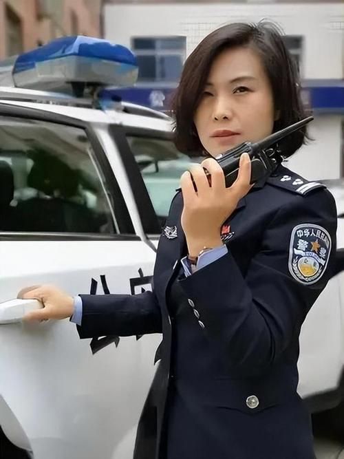 2022女警一R秒人装备神话装备选哪个