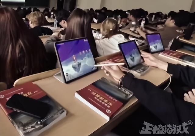 2024最沙雕玩家？玩家抽象庆生，海底捞员工连夜背原神角色族谱