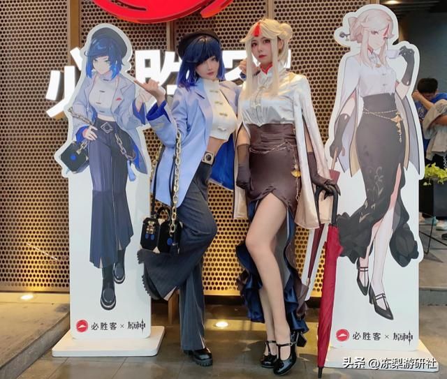 原神玩家人均多才多艺？把必胜客变漫展后，他们又开始了舞王争霸