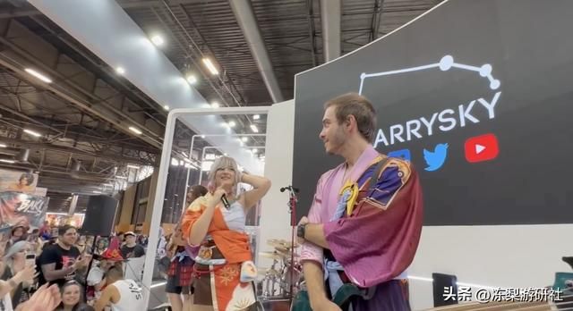 中文唱神女劈观、二胡古筝演听书人,欧洲人甚至把高铁涂成了原神