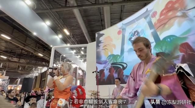 中文唱神女劈观、二胡古筝演听书人,欧洲人甚至把高铁涂成了原神