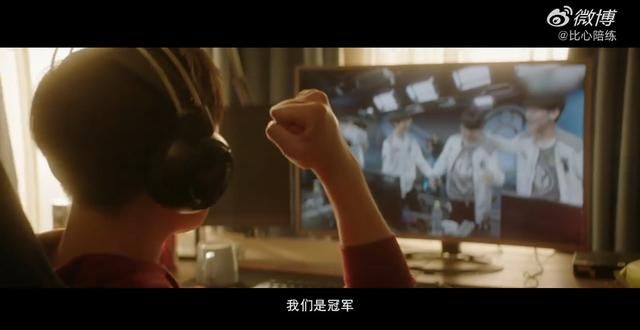 Rookie空降比心陪练总部，担任一日电竞考核官，大秀操作