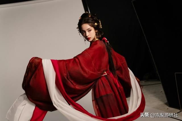 娜扎跨界游戏圈？从攻城掠地到三谋，SLG为何对她情有独钟？