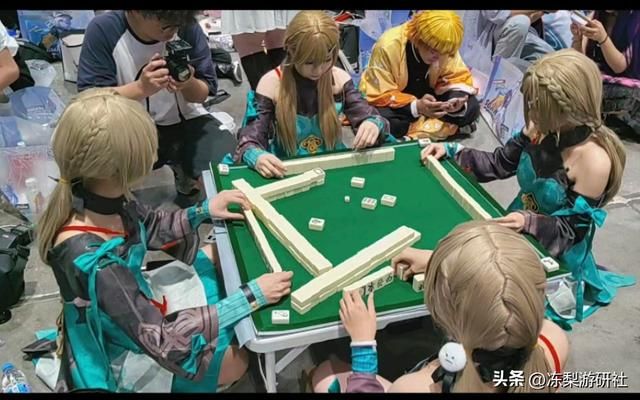 漫展因崩铁真·角色的入侵,变成玩梗大赛?大家厨力尽显玩起尬活