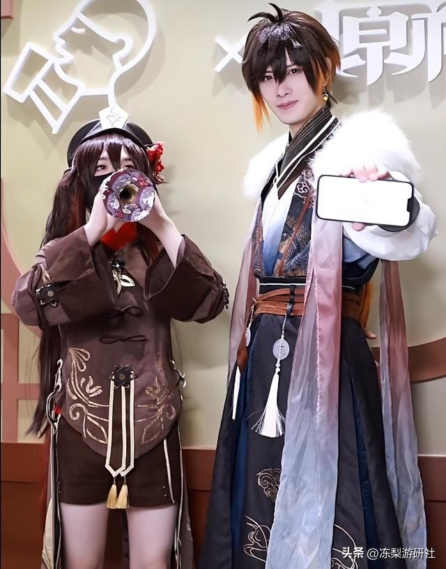 和50个Coser合影,推着派蒙上婴儿车,上万原神玩家在FES玩什么?