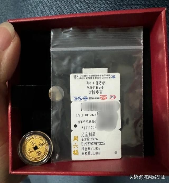 二次元土豪？漫展上大量人收到他送的纯金周边，知情人：符合人设