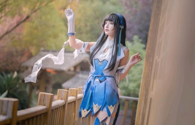 她趁男友外出，打开其王者荣耀关系列表，发现绑定恋人已被占领