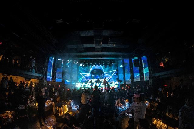 游戏停服还开狂欢庆祝？“末日”LIVE直播时髦值爆表不容错过