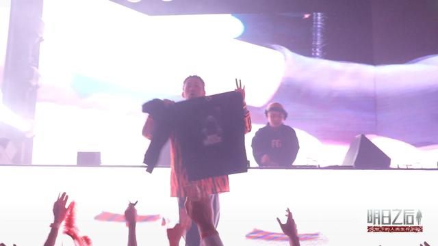 游戏停服还开狂欢庆祝？“末日”LIVE直播时髦值爆表不容错过