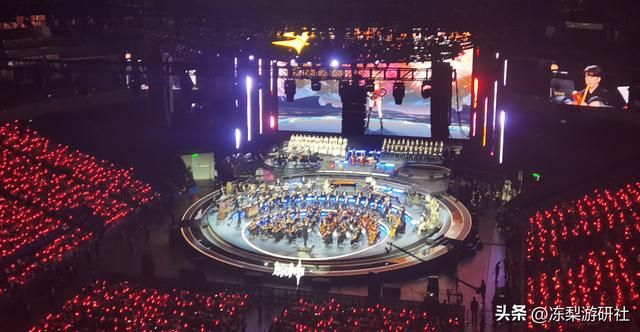 这就是原神的氛围！线下音乐会变大型整活现场：指挥带头乐队跟风