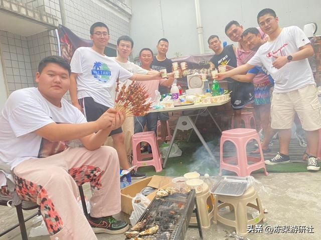 一顿火锅，看懂中国SLG天花板