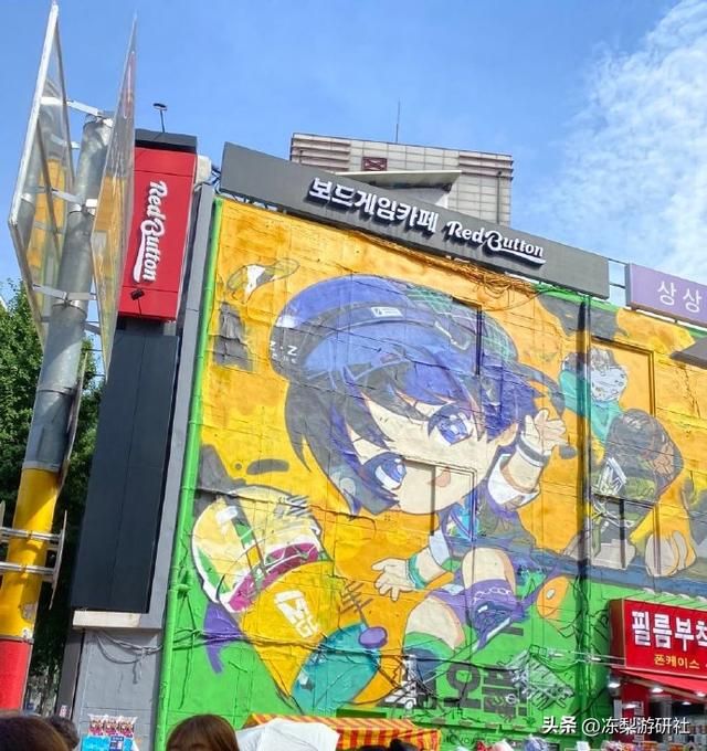原神海外联动Mega即将开启，户外大屏手绘宣传，校服流浪者太可爱