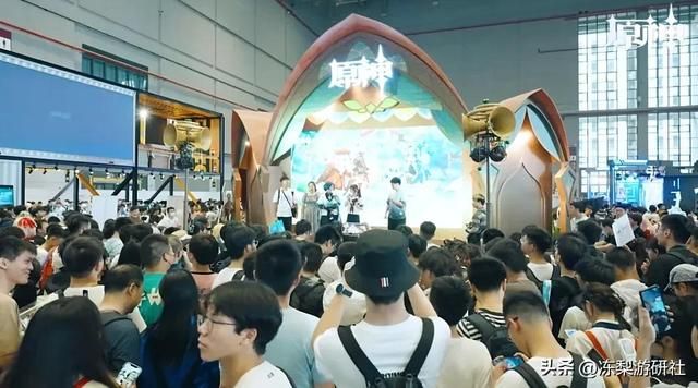 兰那罗跳极乐净土、偶像签名送鼓励，这展会让老外羡慕到狂求机票