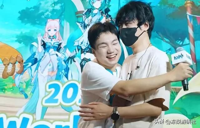 兰那罗跳极乐净土、偶像签名送鼓励，这展会让老外羡慕到狂求机票