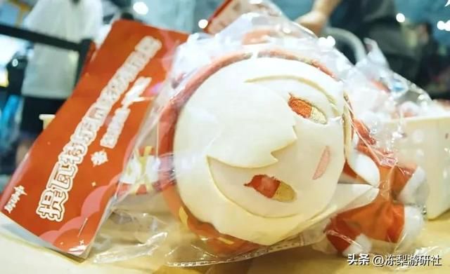兰那罗跳极乐净土、偶像签名送鼓励，这展会让老外羡慕到狂求机票