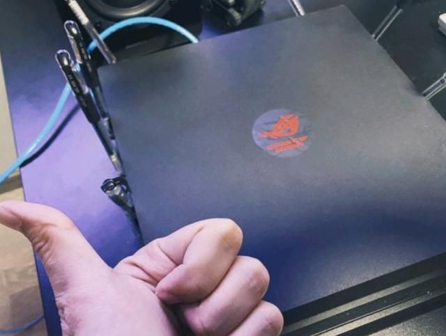 就读封闭式学校，父亲答应每天帮其王者上两颗星，前提月考前十