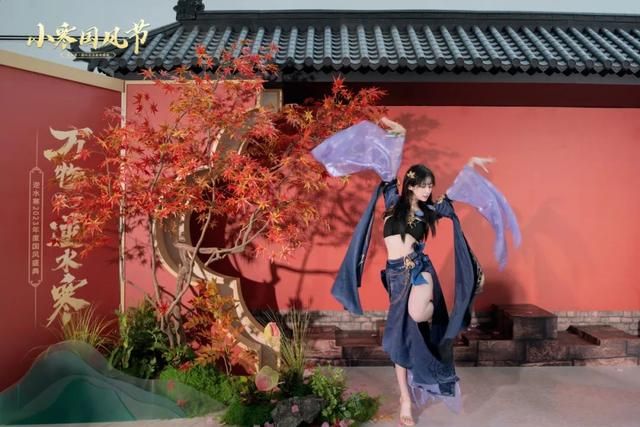 最离谱年终回馈，网易给大客户每人发了套环卫服，鼓励过年扫大街