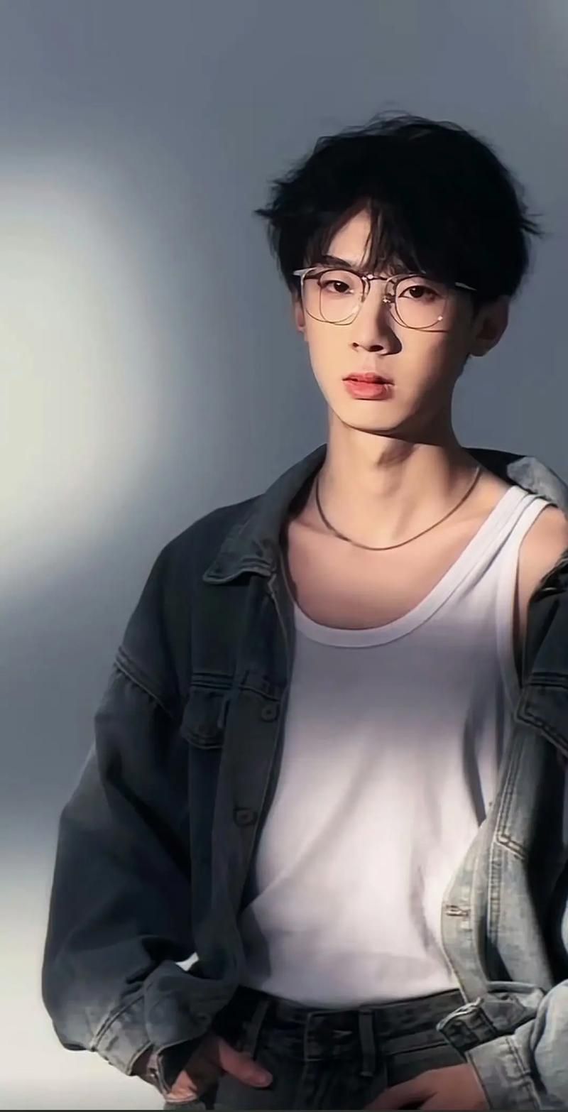 宝蓝怎么不上场了，宝蓝现在在哪个战队了