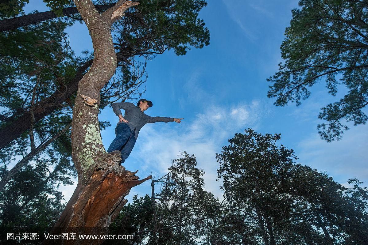 手指探过茂密的丛林会怎么样,下面流了好多透明液体怎么回事