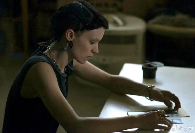 龙纹身女孩的瑞典作者,龙纹身女孩三部曲顺序