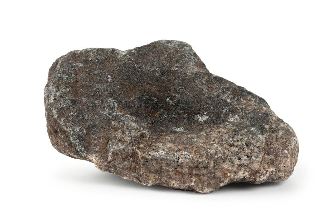 粗糙的石头是什么矿出,粗糙的石头经过认真打磨也会变得什么