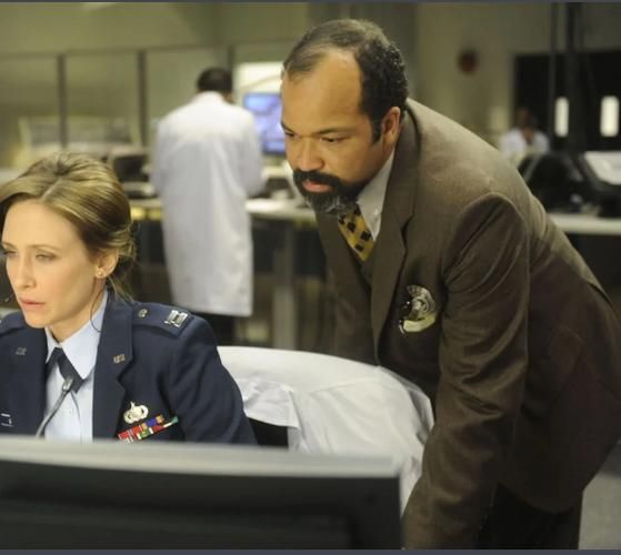 邓肯琼斯执导的一部经典科幻电影moon中克隆人的寿命是，邓肯琼斯moon克隆人寿命是多少年