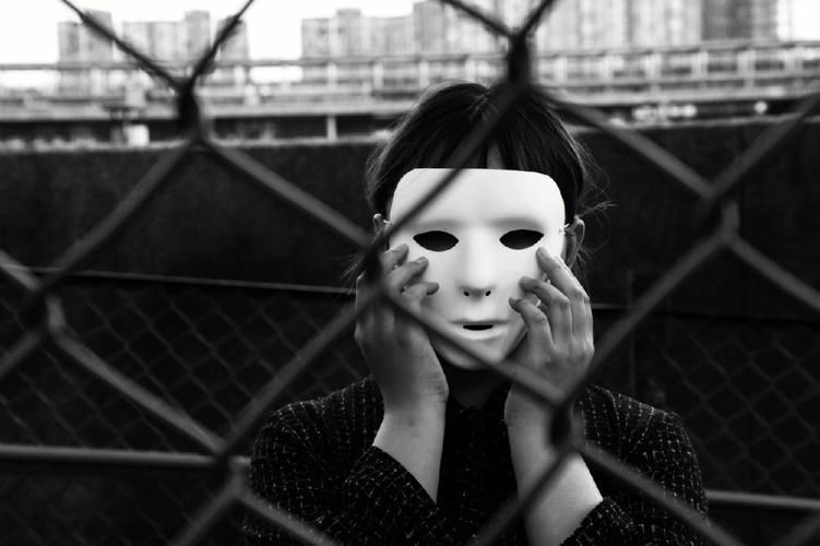 适当的伪装棘手的，适当的伪装那个矮人在哪里