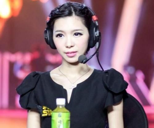 LOL小楼在哪里直播,LOL小楼腿