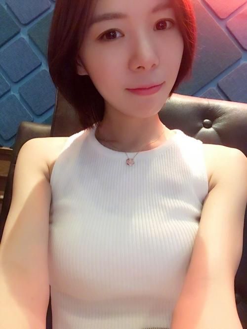 LOL小楼在哪里直播,LOL小楼腿