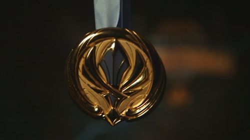 英雄联盟冠军奖牌是什么做的,lol冠军奖杯叫什么