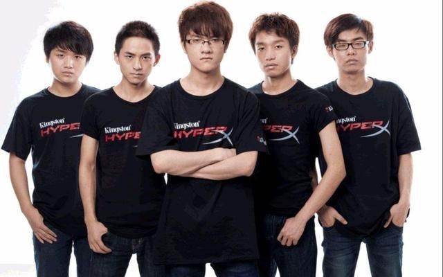 lol微笑和谁结婚了，Lol微笑稻草人