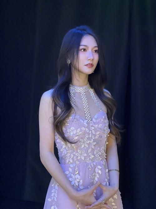 lol小苍几岁，lol小苍头绳