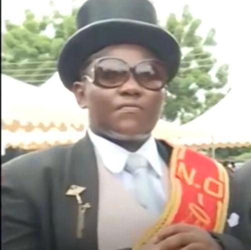 黑人抬棺头像：生死之间一笑置之