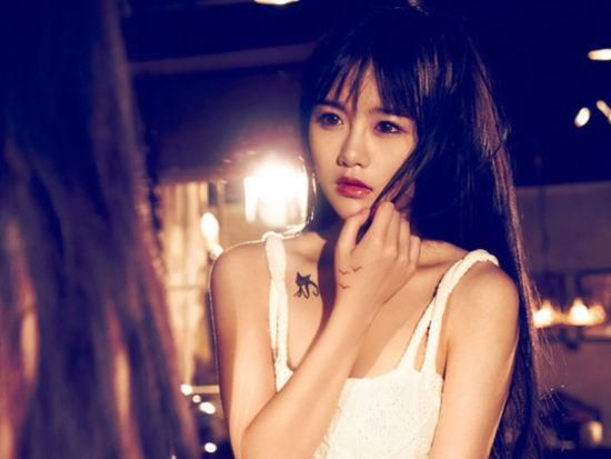 南笙男人装写真曝光  文艺小女青变身性感