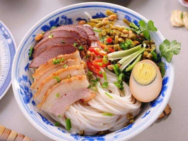 探秘广西三大米粉:柳州螺蛳粉、南宁老友粉、桂林米粉的独特魅力