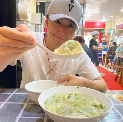 谢霆锋微博认证“锋味控股创始人”，为品牌宣传造势？
