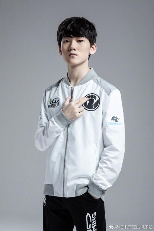 电竞女神养成记:IG女子战队队员的励志之路