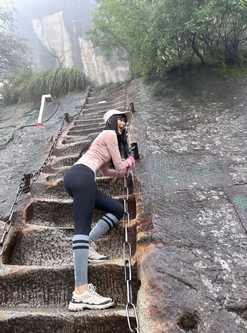 瑜伽裤爬山梗的来源和含义，女生爬山穿衣需要注意什么？