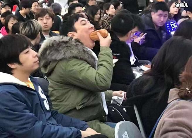 王思聪吃玉米姿势太霸气!网友纷纷模仿