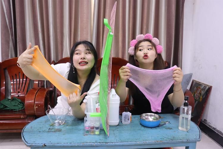 姐妹俩玩心灵感应游戏,结果笑翻全场!