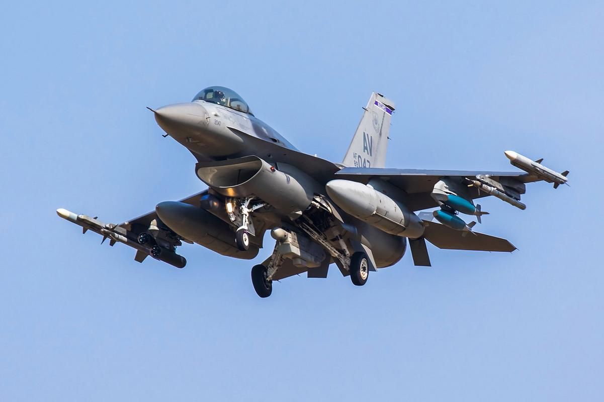 最真实的F16战斗机游戏体验:你准备好了吗?