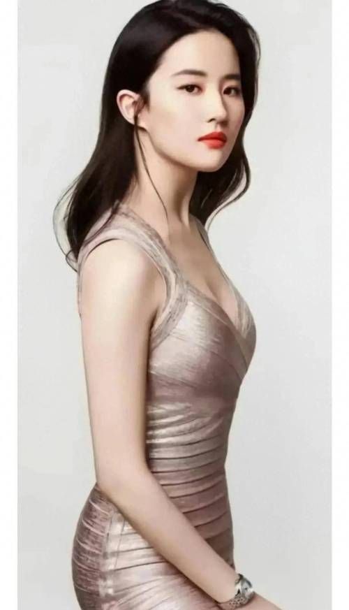 刘亦菲隆胸是真的吗？看看这些照片你就知道了