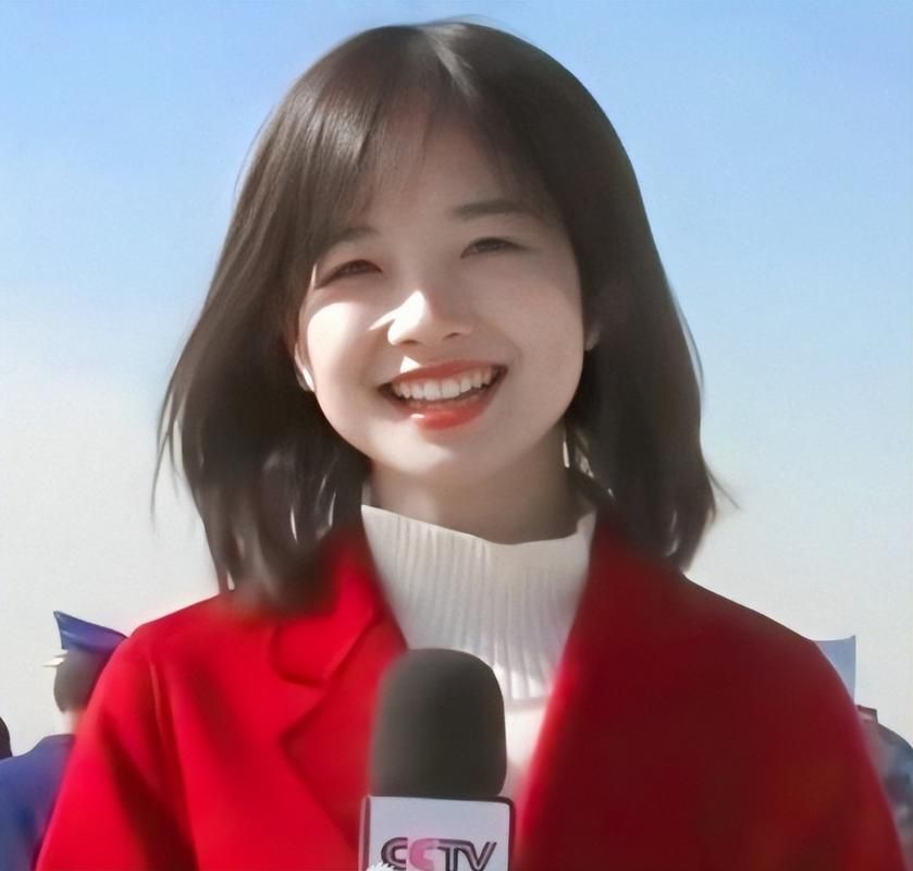 央视女记者因颜值上热搜,究竟是谁这么惊艳?