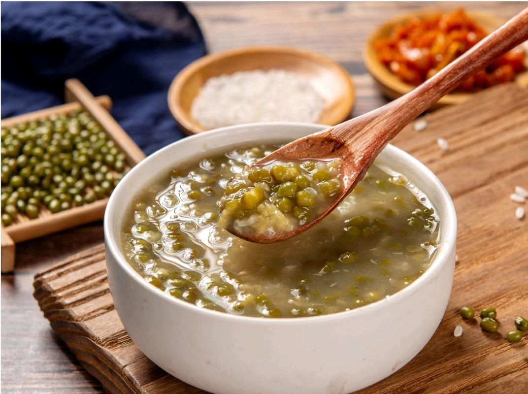 想喝颜色碧绿的绿豆汤？试试这些简单方法