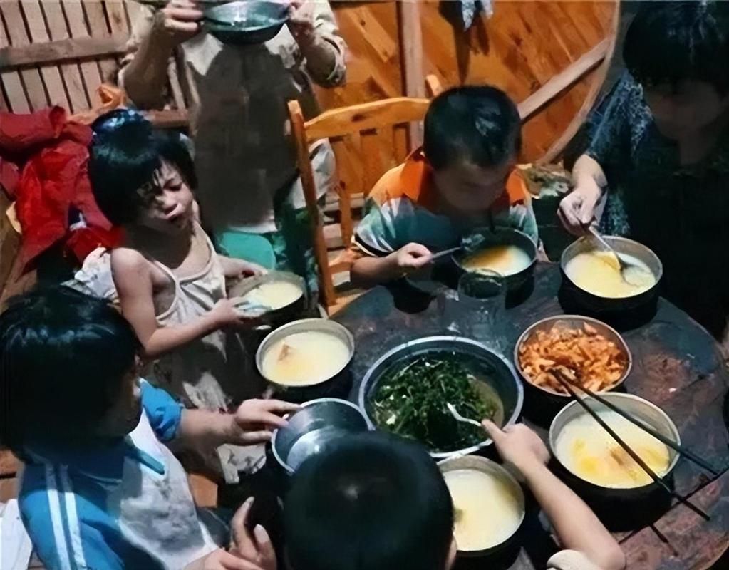 四川夫妻生11个孩子：背后的辛酸与无奈